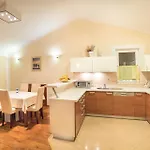 Captain's Apartman *